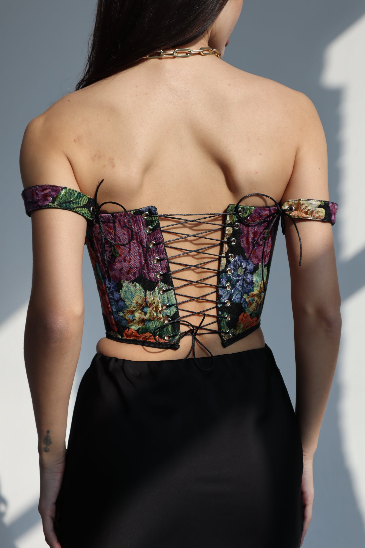 black floral corset top overbust, lace up corset front and back, tapestry corset with black flowers pattern, structured corset top for waist shaping, gothic romantic corset outfit, adjustable lace up corset top, custom size corset for perfect fit, elegant black corset with floral fabric texture, feminine silhouette shaping corset, ditogs corsets black flowers design