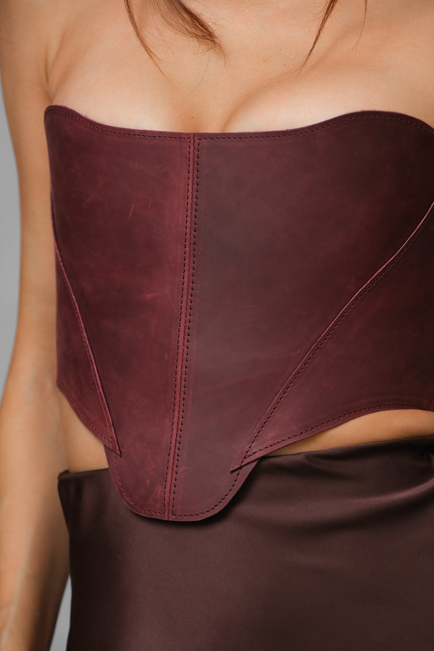 Бордовий корсет-бюстьє – Топ у стилі Ренесансу