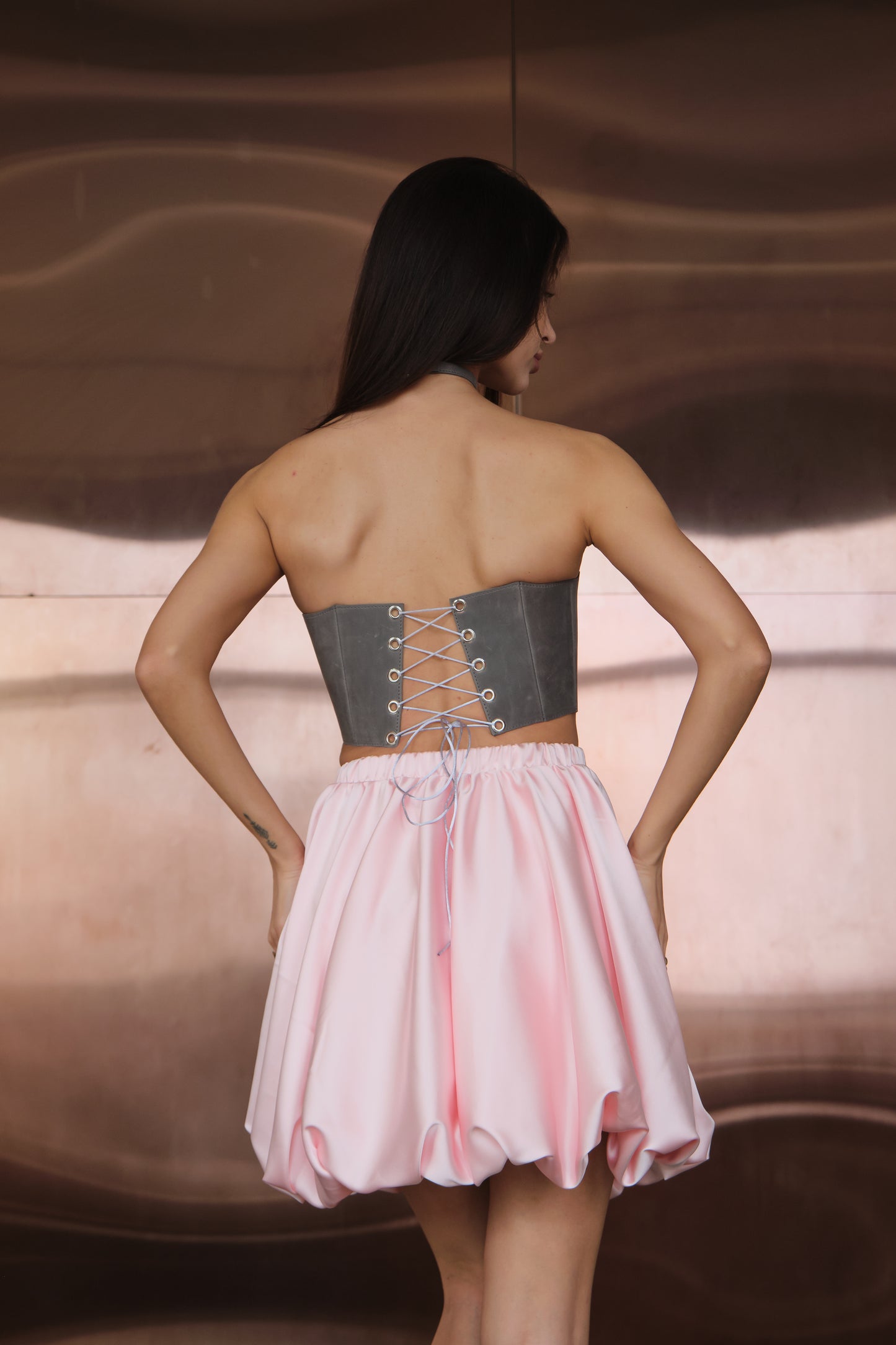 Сірий корсет на груди – топ у стилі Ренесанс