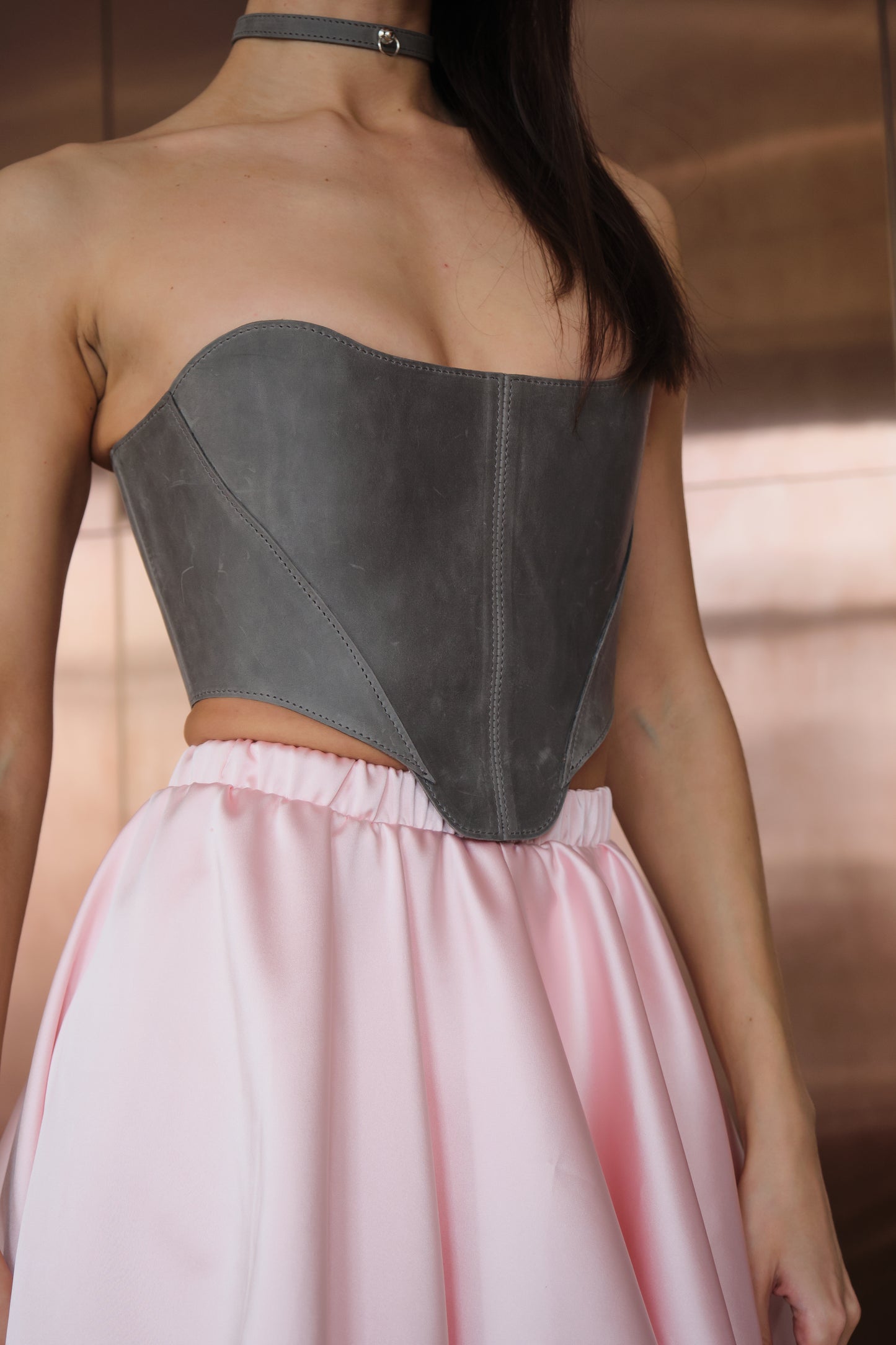 Сірий корсет на груди – топ у стилі Ренесанс