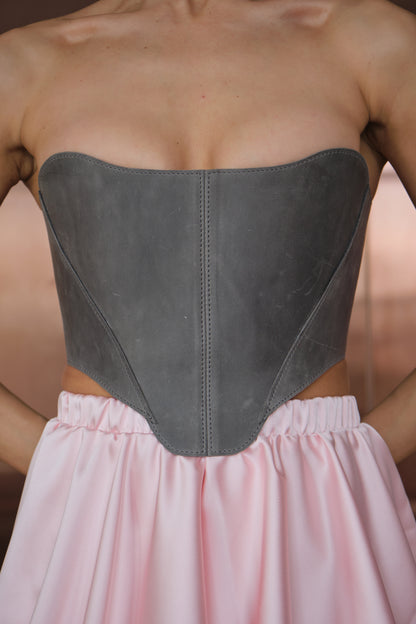 Сірий корсет на груди – топ у стилі Ренесанс