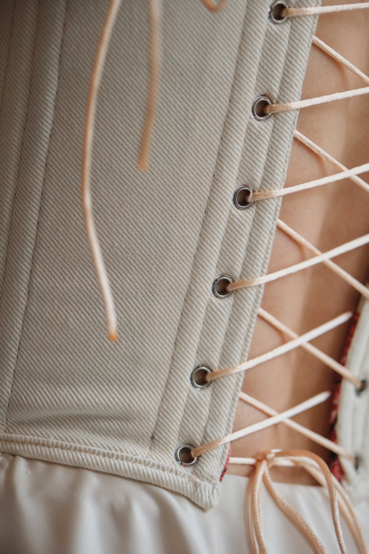 pink floral corset top reversible, lace up corset front and back, tapestry corset with pink flowers pattern, beige reversible corset top, structured overbust corset for waist shaping, romantic corset outfit aesthetic, adjustable corset top custom size, feminine silhouette corset, two sided corset pink and beige, ditogs corsets pink flowers design