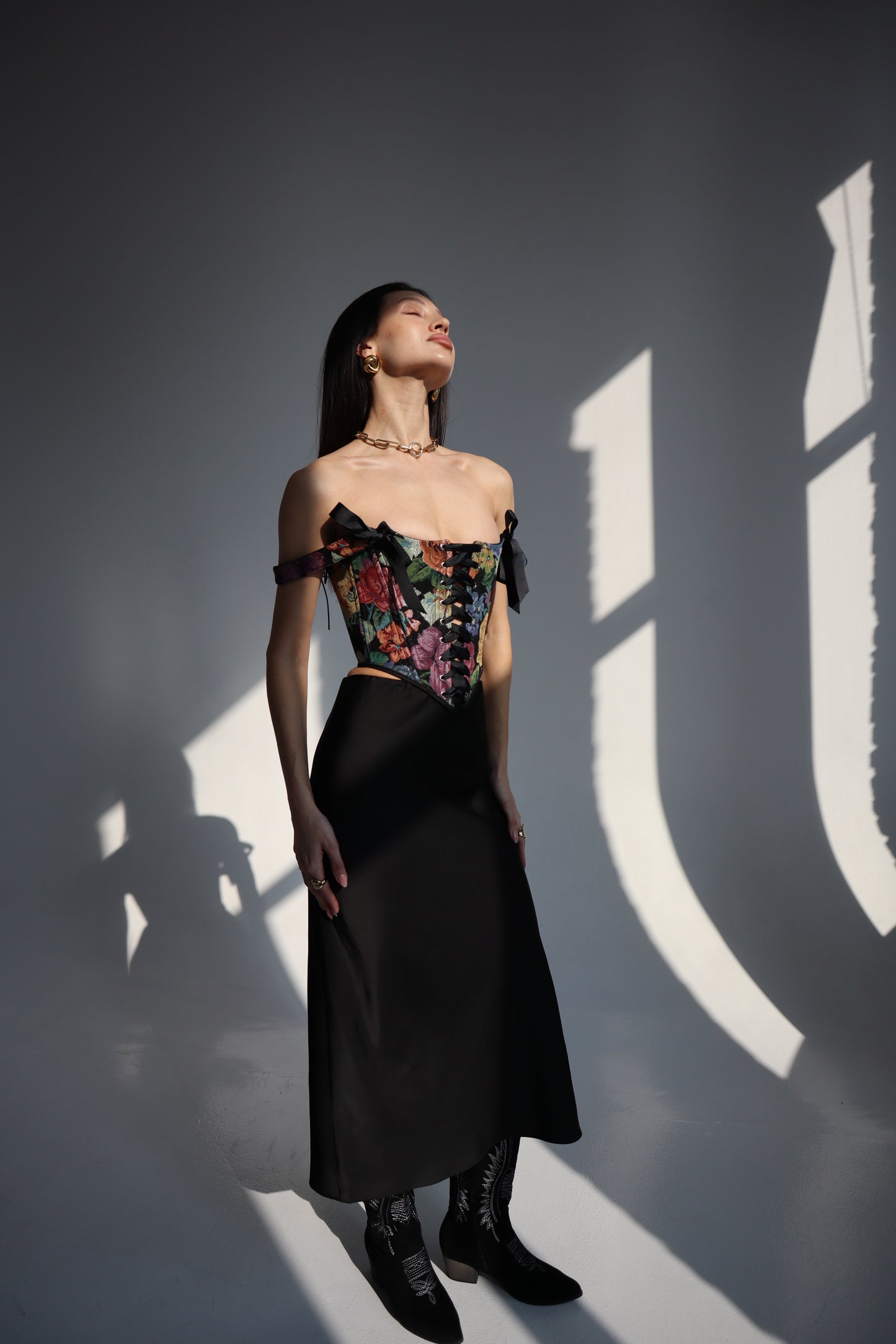 black floral corset top overbust, lace up corset front and back, tapestry corset with black flowers pattern, structured corset top for waist shaping, gothic romantic corset outfit, adjustable lace up corset top, custom size corset for perfect fit, elegant black corset with floral fabric texture, feminine silhouette shaping corset, ditogs corsets black flowers design
