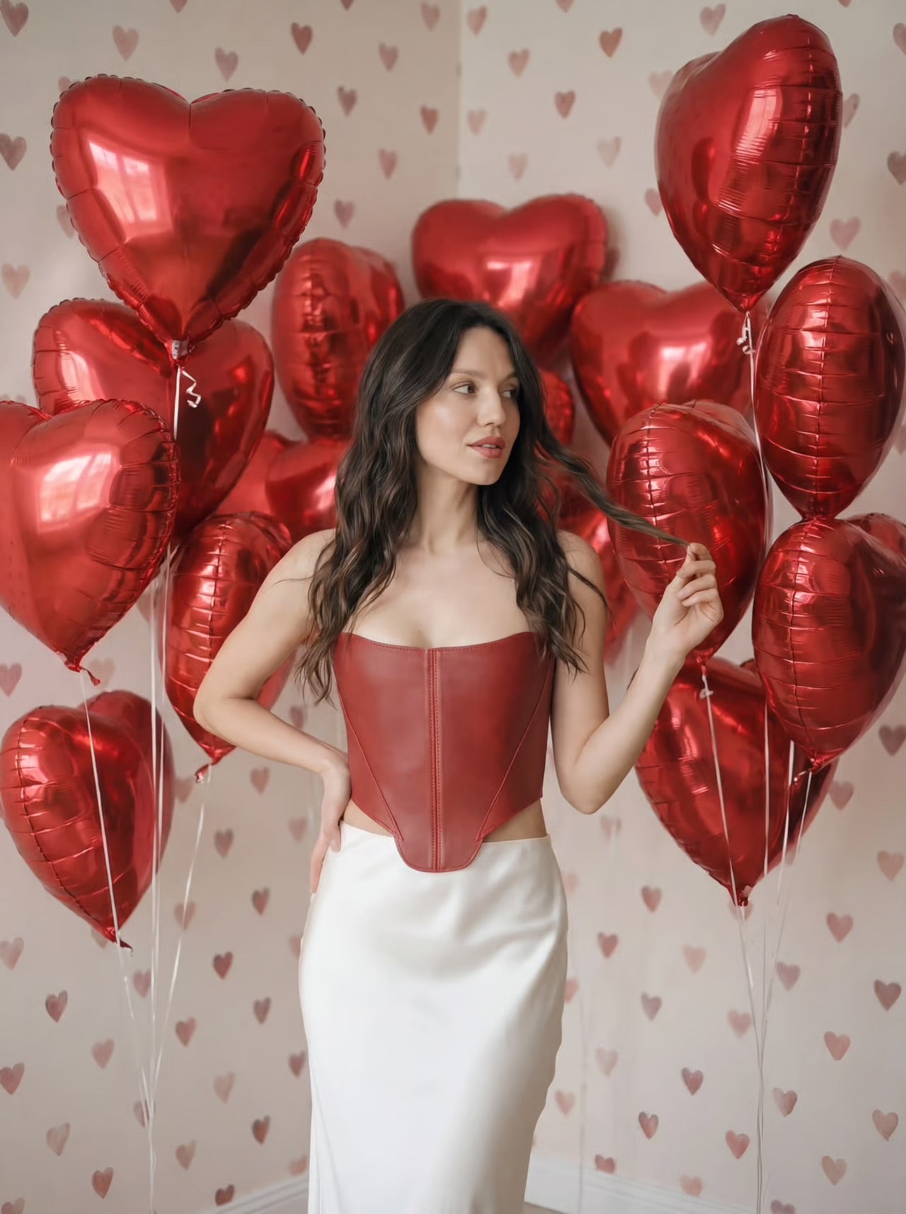 Червоний корсет над грудьми – Топ у стилі Ренесанс